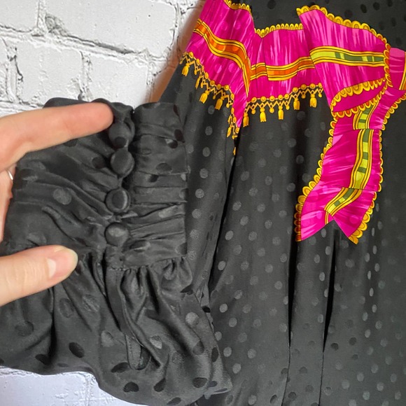 SOLD 🛒 Vintage Saks Fifth Avenue Blouse - Picture 3 of 8